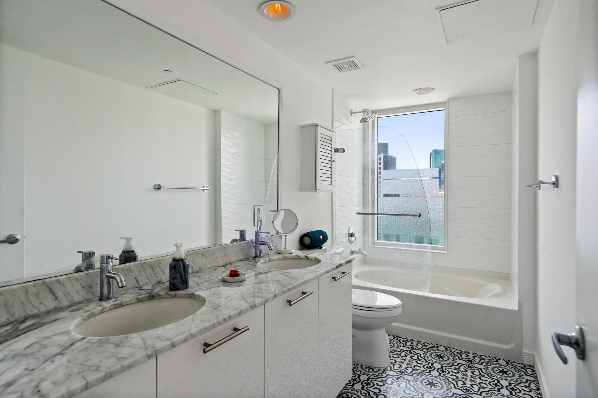 Building Photo - 951 Brickell Ave