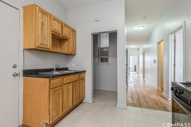 Building Photo - 310 N Kedzie Ave