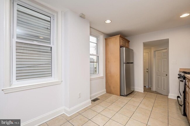 Building Photo - 23 N Patterson Park Ave