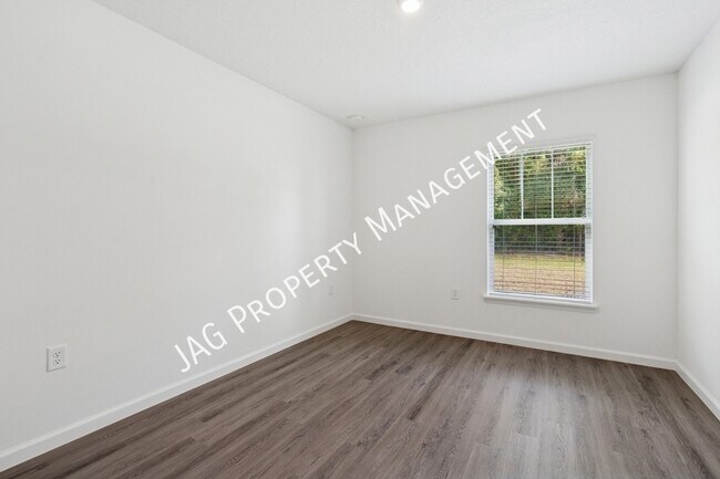 Building Photo - 1401 Degroodt Rd SW