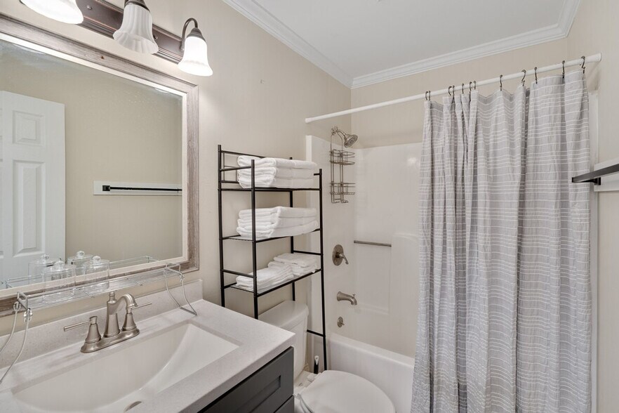 Building Photo - 2128 S Roxboro St