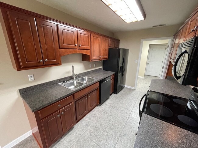 Building Photo - Beautiful Shelbyville Home For Rent