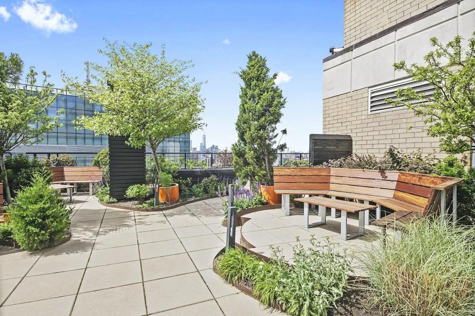 Building Photo - 399 E 34th St