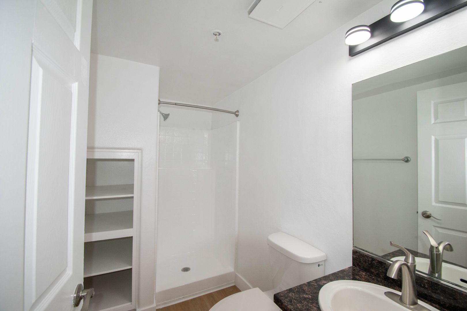 Building Photo - 425 N Alvarado St