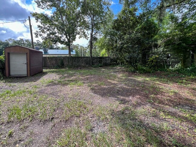 Building Photo - 2BR/1BA Pet Friendly Cottage off Waldo Roa...