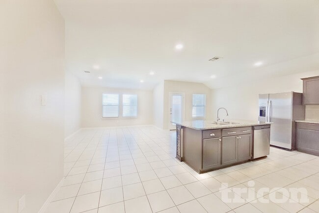 Building Photo - 881 Darst Dr