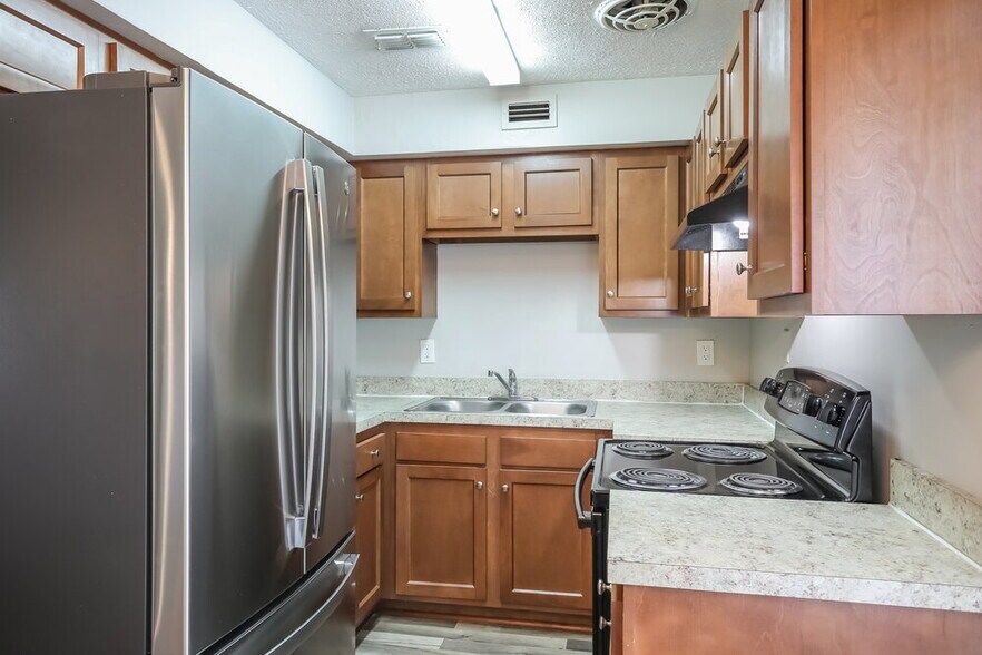 Building Photo - 6511 Burgundy Rd S