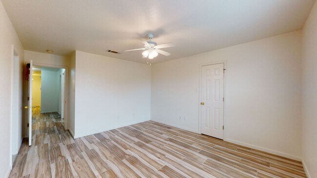 Building Photo - ALL TILE DUPLEX IN NOLANVILLE! RENT $1,295...