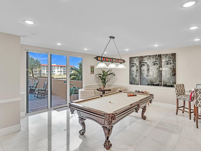 Building Photo - 1150 Hillsboro Mile