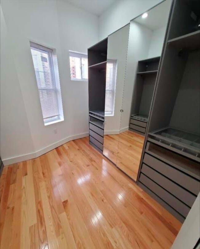 Building Photo - 5425 Catharine St