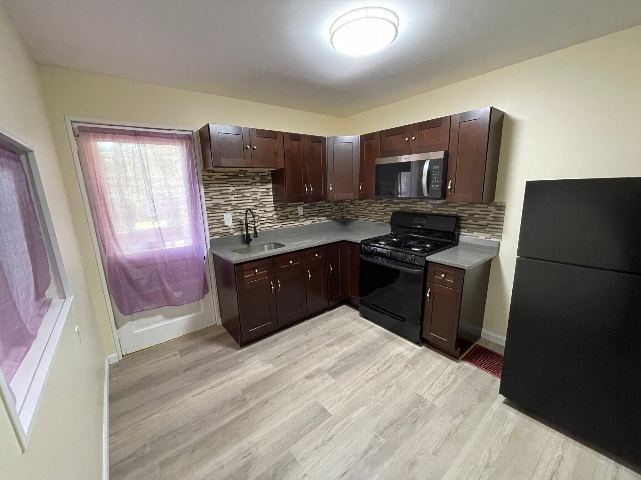 Building Photo - 5548 Avondale Pl