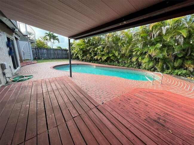 Building Photo - 7512 SW 95th Pl