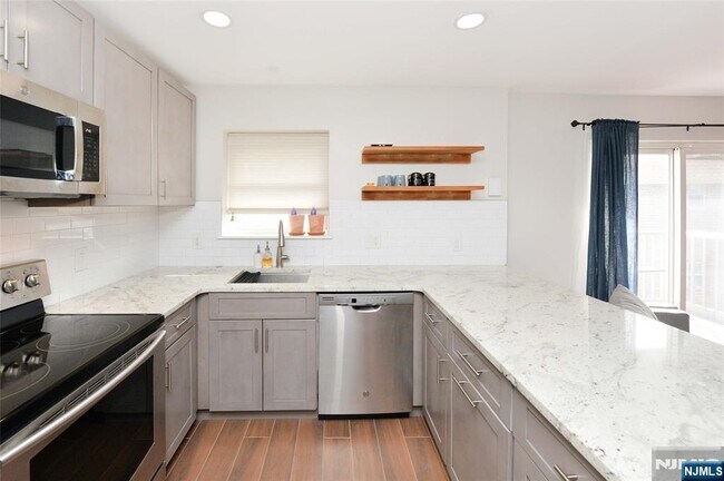 Building Photo - 199 Bergen Turnpike