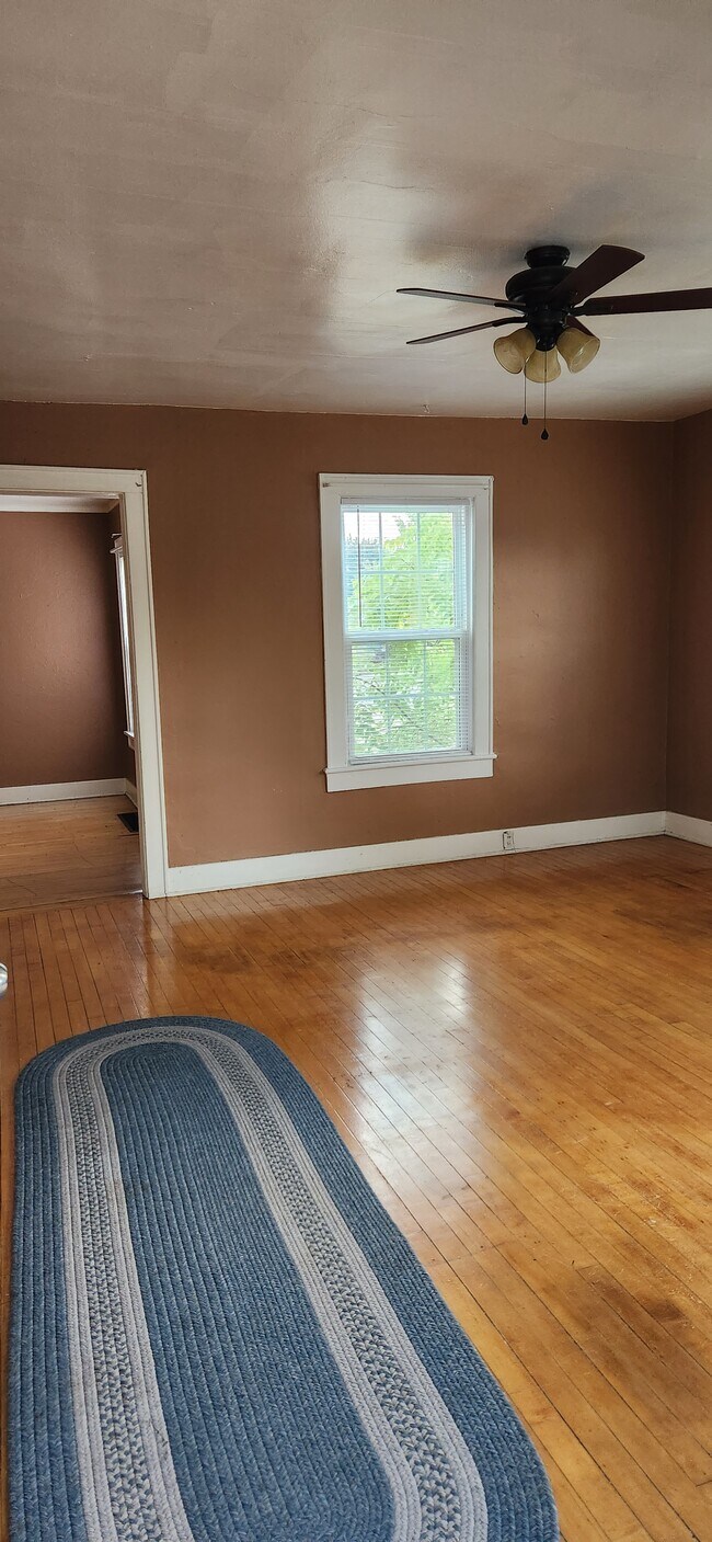Living Room - 2101 Ellis St