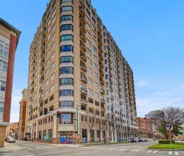 Building Photo - Super-Cool Lower Penthouse Condo Available 05-07-26!! Secured Entry, Garage Parking, Pet-Friendly!