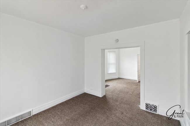 Building Photo - $1495 - 4 Bedroom/2 Bath Home in Islandview