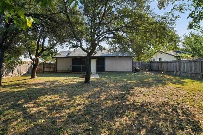 Building Photo - 2214 Winchester Dr