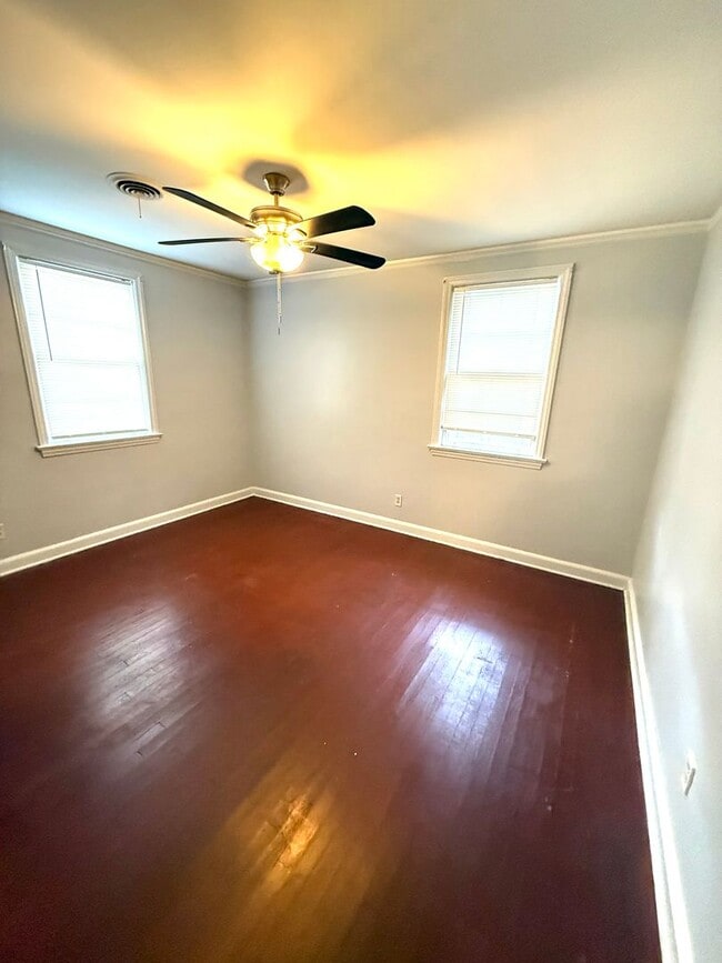 Building Photo - ** 4 bed 2 bath located in Morningview ** Call 334-366-9198 for a self showing