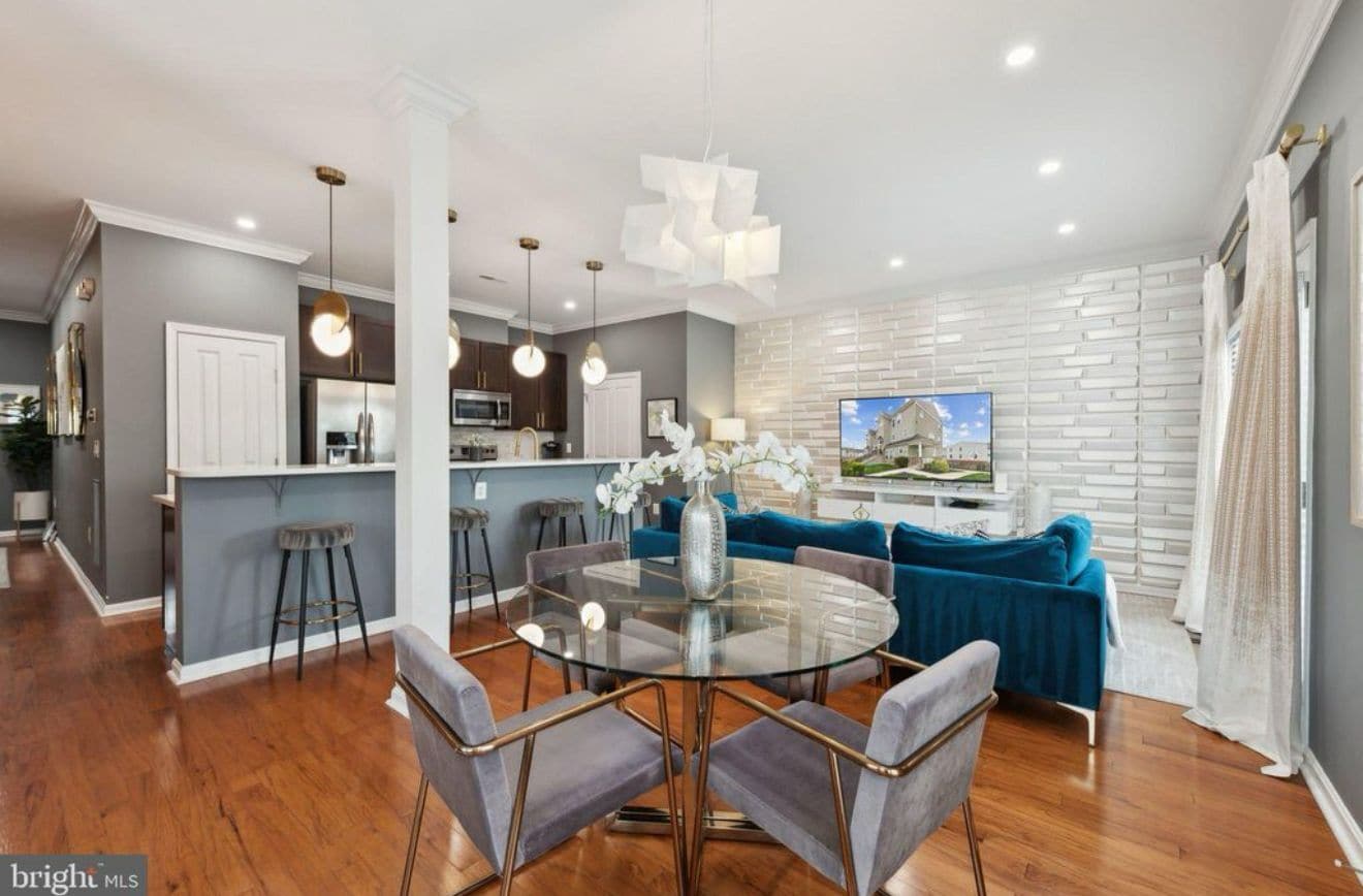 Building Photo - 401 Woodcrest Dr SE