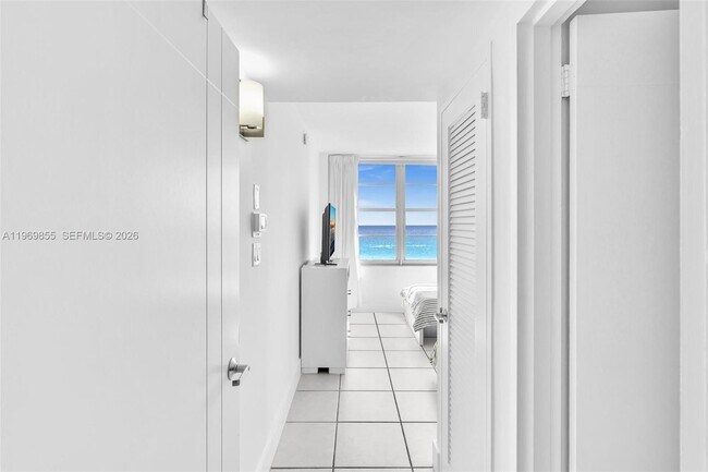 Building Photo - 5161 Collins Ave