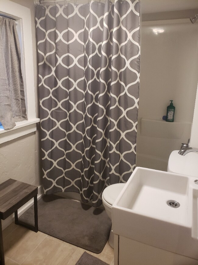 Building Photo - Stunning Duplex in Historic Old Town