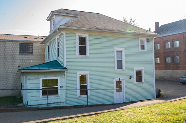 Primary Photo - 65 W Carpenter St