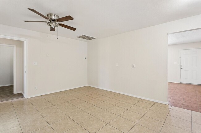 Building Photo - Completely updated minutes to Hiking at South Mountain!!!  Brand New Paint, Tile and Laminate Thr...