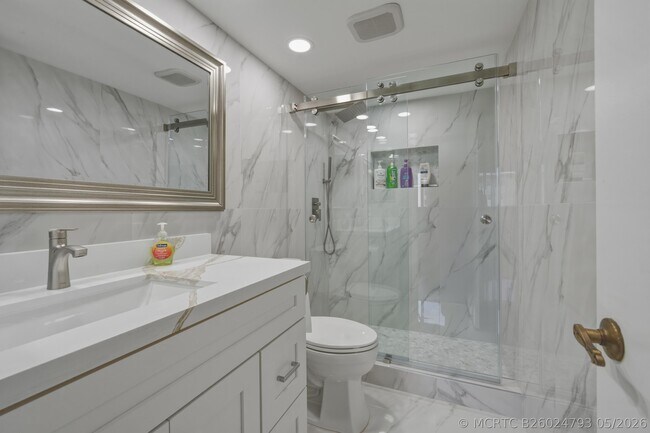 Building Photo - 371 S Hollybrook Dr