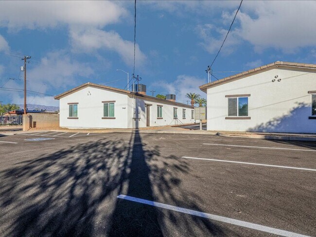 Building Photo - 1603 S Van Buren Ave