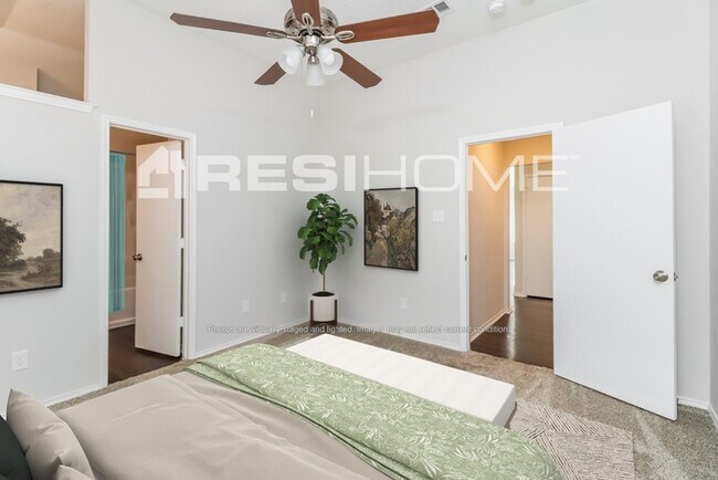 Building Photo - 4404 Lakeview Dr