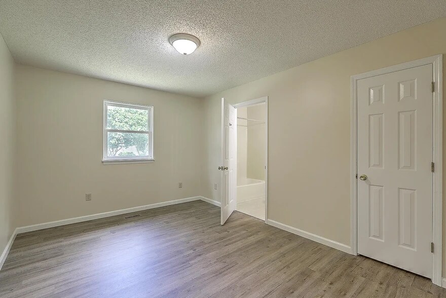 Building Photo - 106 Mayrant St