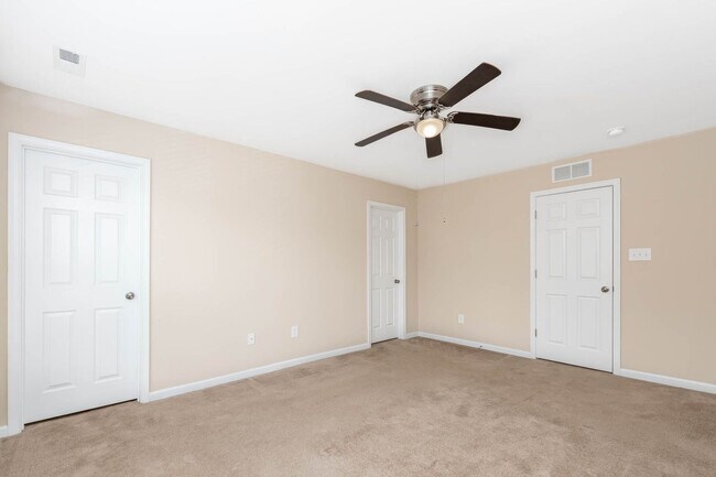 Building Photo - Beautiful 3 bedroom 2 Bath Town Home in Wi...