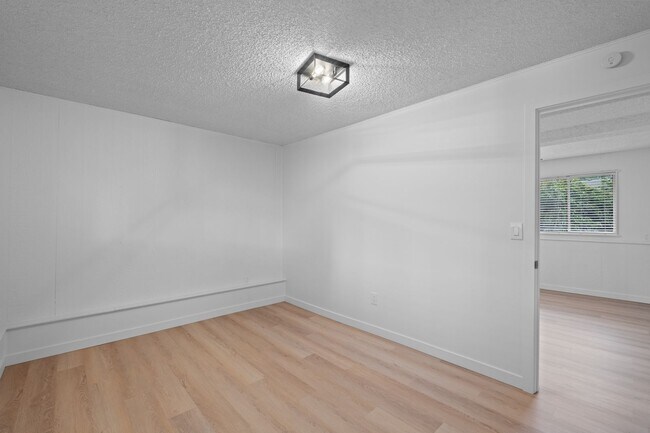 Building Photo - 3bd/1.75ba Mountlake Terrace Home