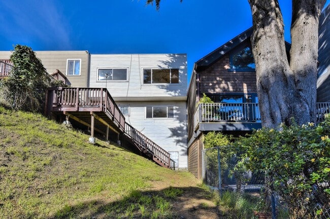 Building Photo - Light filled home+ Pet Friendly + Deck+ Lo...