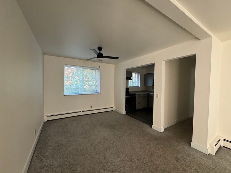 Building Photo - 505 Sandheger Pl
