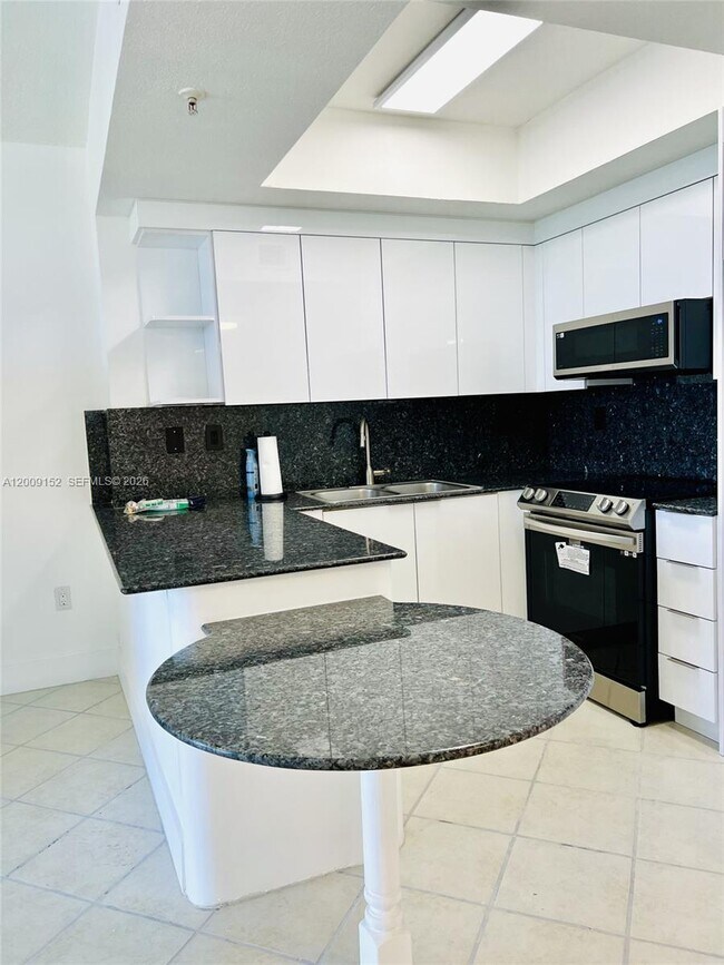 Building Photo - 3500 Coral Wy