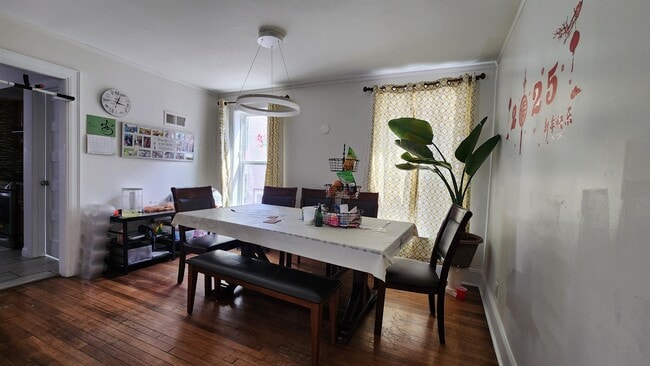 Building Photo - 513 S Brooks St