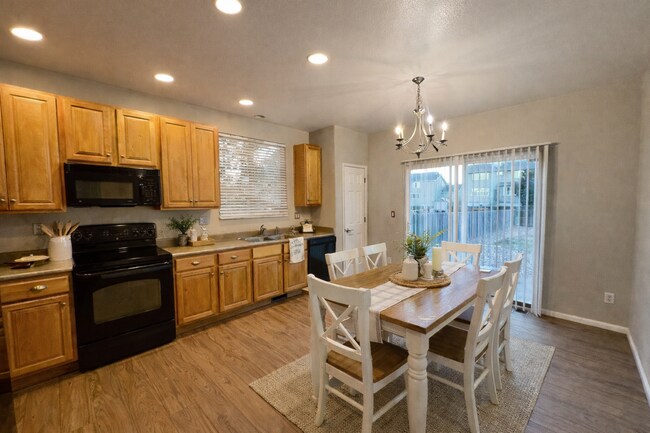 Building Photo - Fantastic 3 bedroom home available in Claremont Ranch!