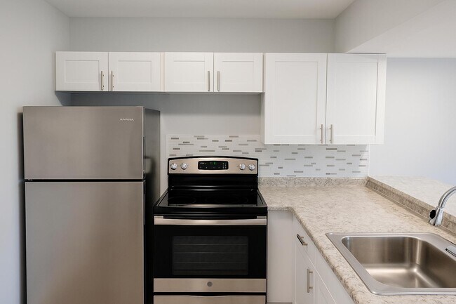 Building Photo - 965 Manor Dr