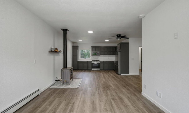 Building Photo - Incredible Mountain View home!