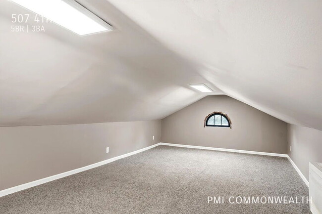 Building Photo - 507 4th St