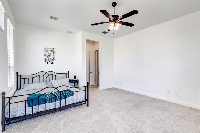 Building Photo - 2824 Stone Branch Dr