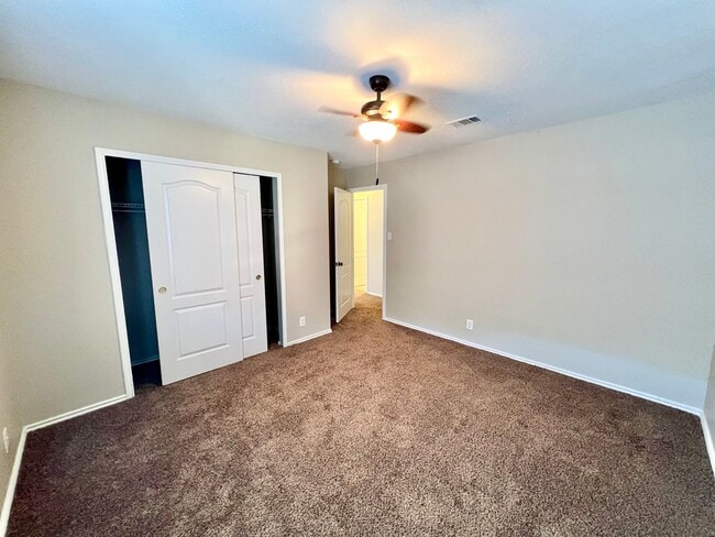 Building Photo - *COMING SOON* *MOVE IN SPECIAL* Pet-Friendly 3BD/2.5BA with Bonus Loft, Deck & Garden Tub – Near ...