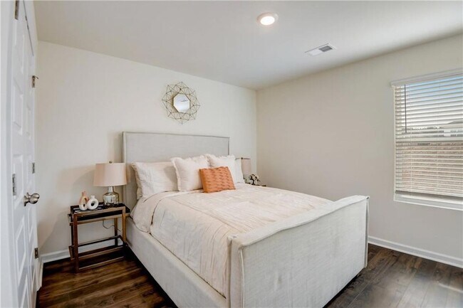 Building Photo - 257 Bur Oak Bend