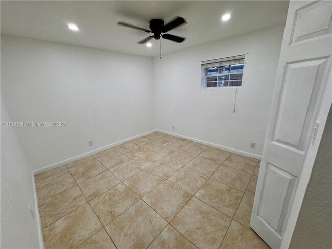 Building Photo - 1 bedroom in Hallandale FL 33009