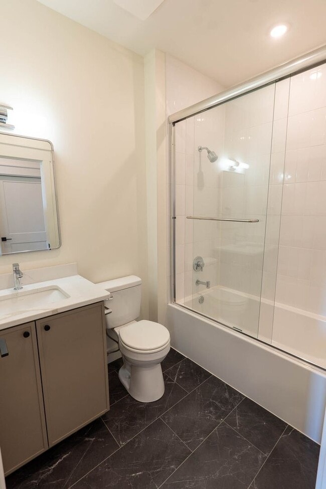 Building Photo - New Construction 4bd/3ba Townhouse