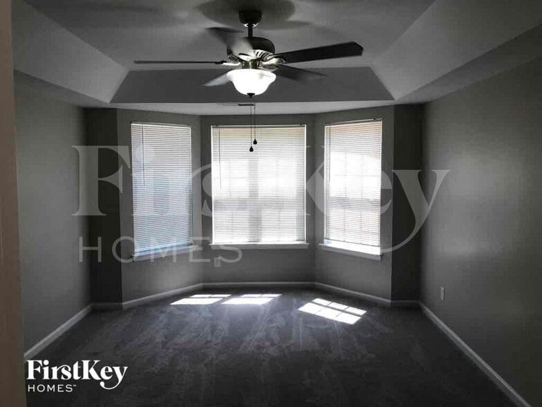 Building Photo - 7301 Hidden Creek Dr
