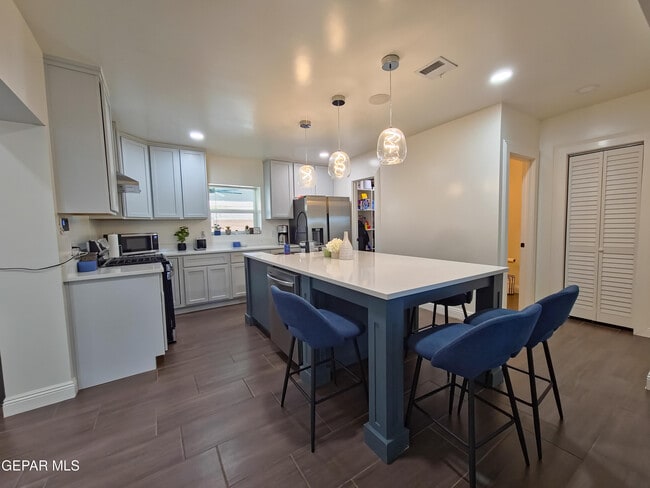 Building Photo - 7321 Cuba Dr