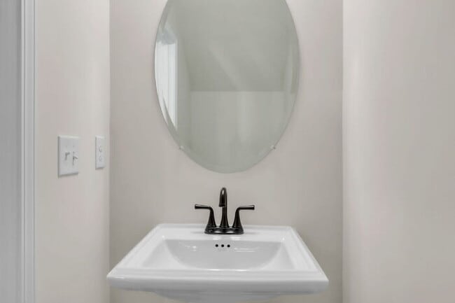 Building Photo - New Construction 3BR/2.5BA Townhome with Loft in Downtown Travelers Rest