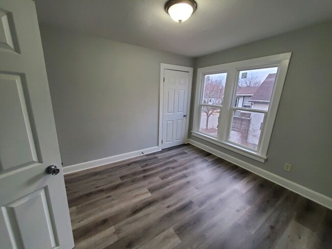 Building Photo - 164 N Lincoln Ave